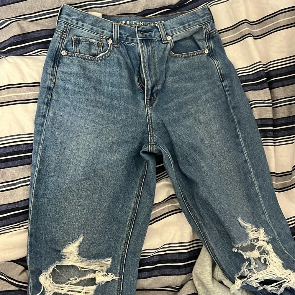 Ripped denim straight cut jeans / Size 4 / inseam 28”